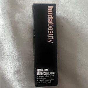 HUDA BEAUTY FauxFilter Color Corrector in Peach Light (Mini)